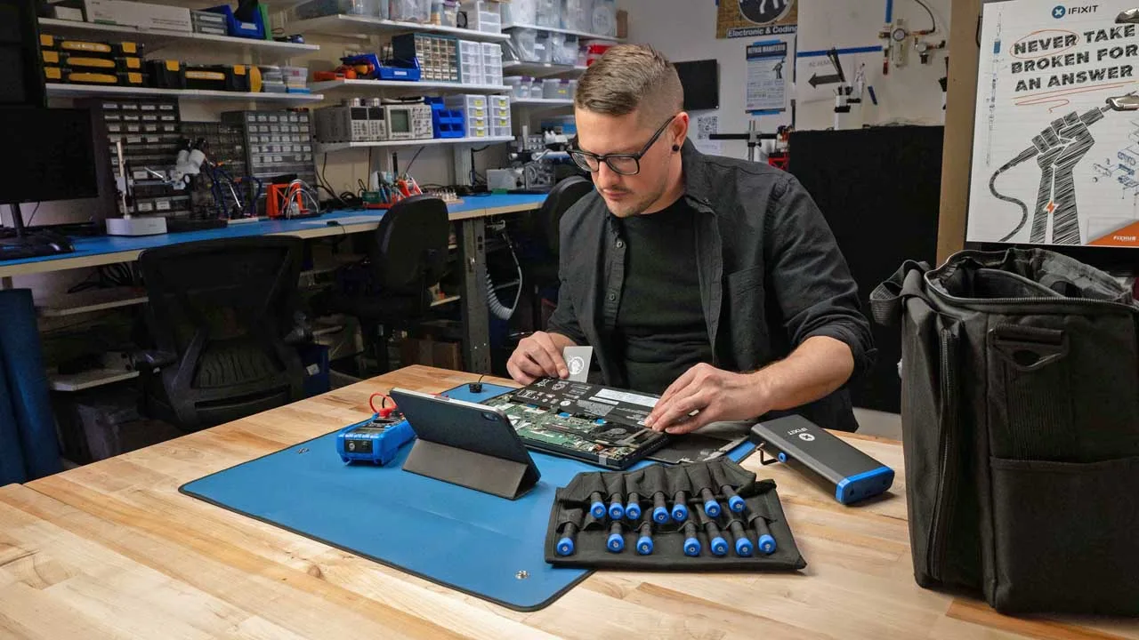 iFixit-Laptop-Repair